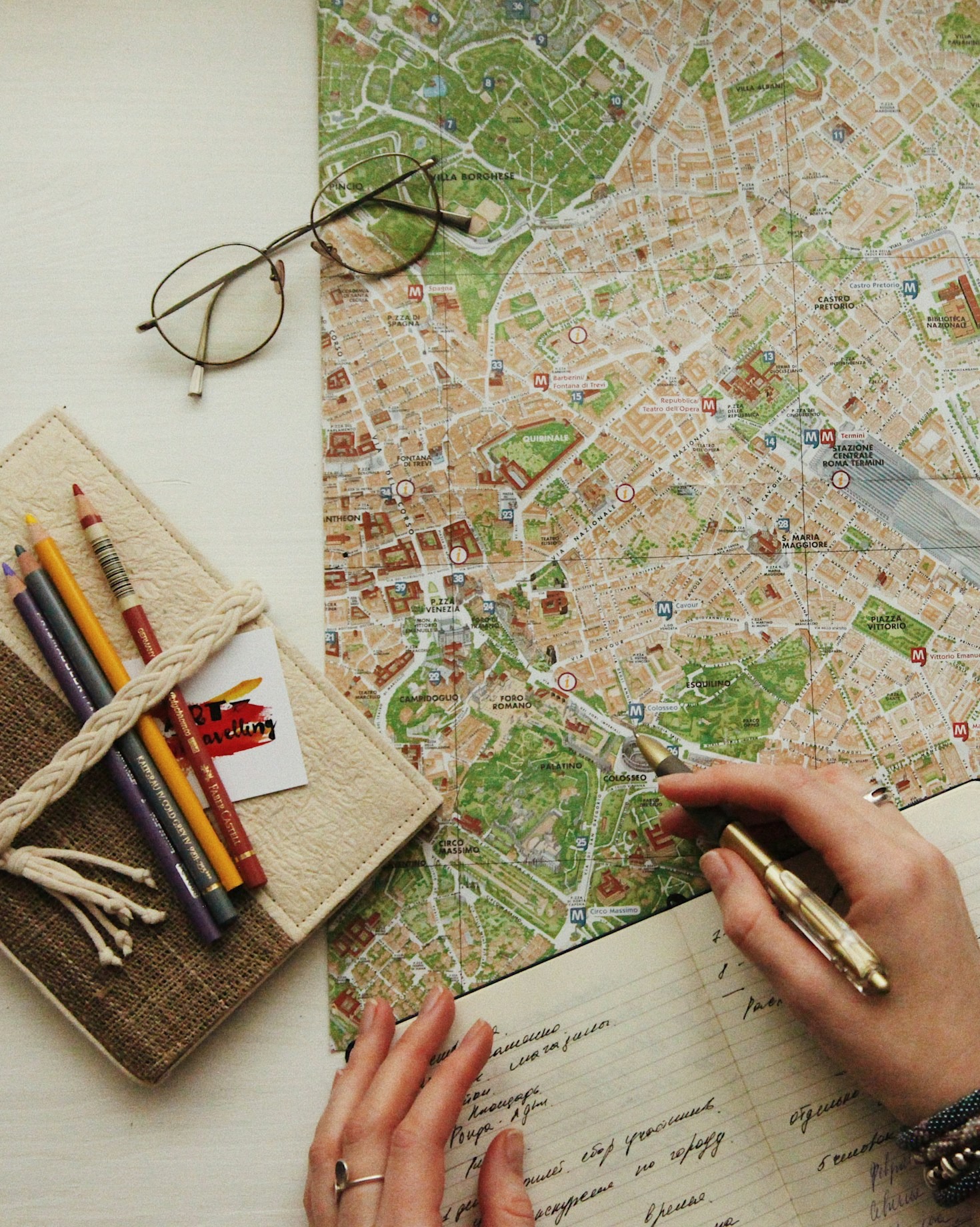 How Maps Shape the Way We Explore
